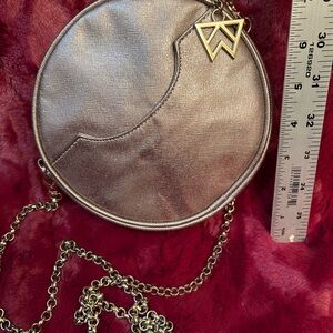Kelly Wynne Gold Metallic Halo Round Crossbody Bag with Chain Strap